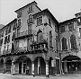 Anni 70-Padova-Sotto i portici di Piazza dei Signori e il negozio Fiera del mobile (Adriano Danieli)